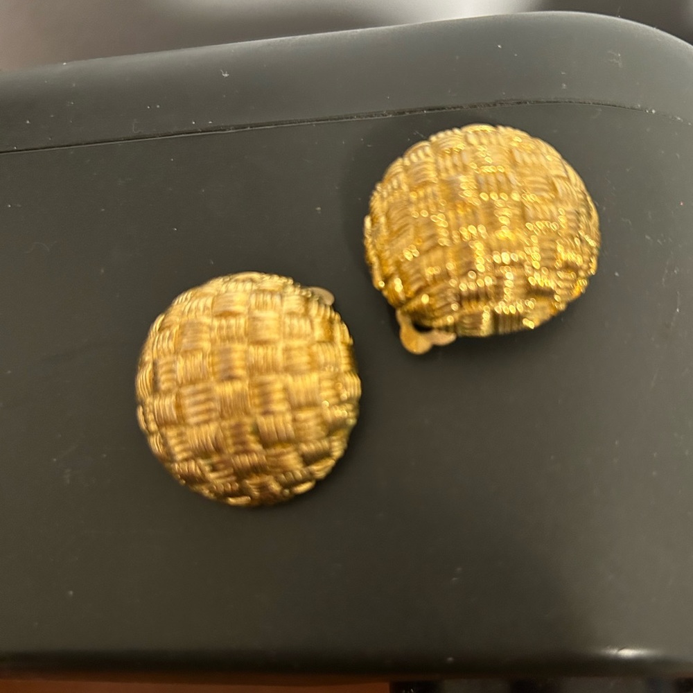 Lovely Rope Design Gold Clip Earrings